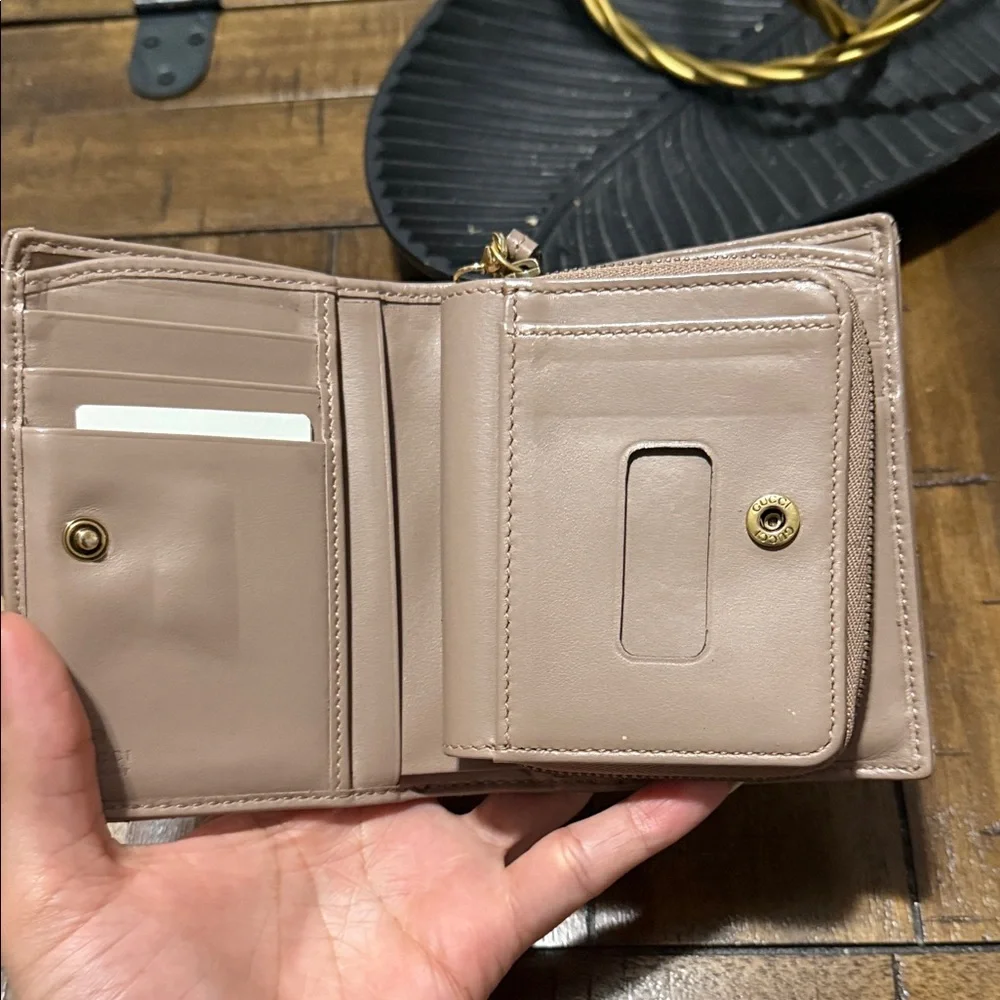 Gucci Beige Quilted Leather Wallet - Picture 3 of 5